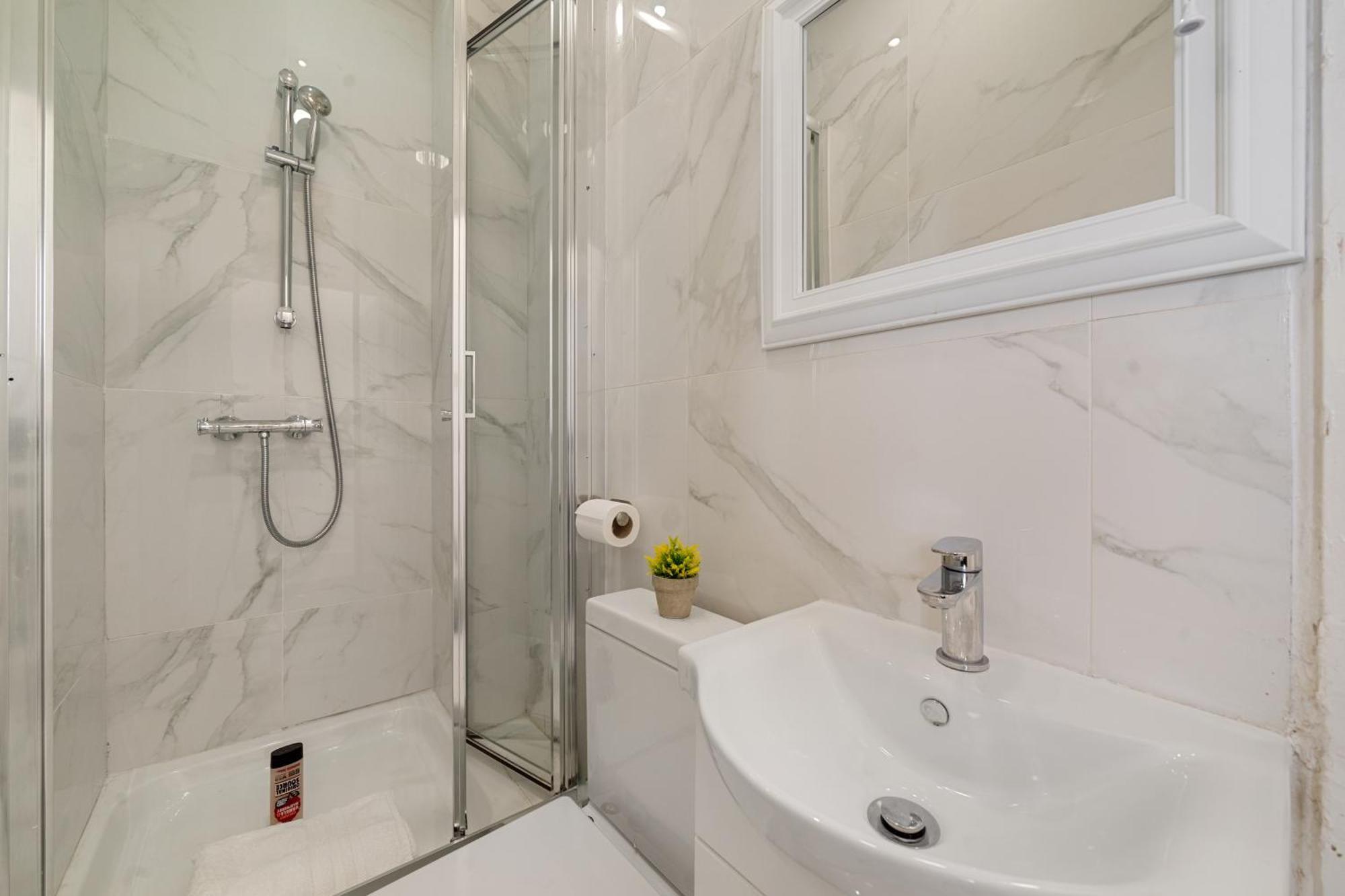 Spacious 3-bedroom In Exclusive Mayfair 7gc Apartamento